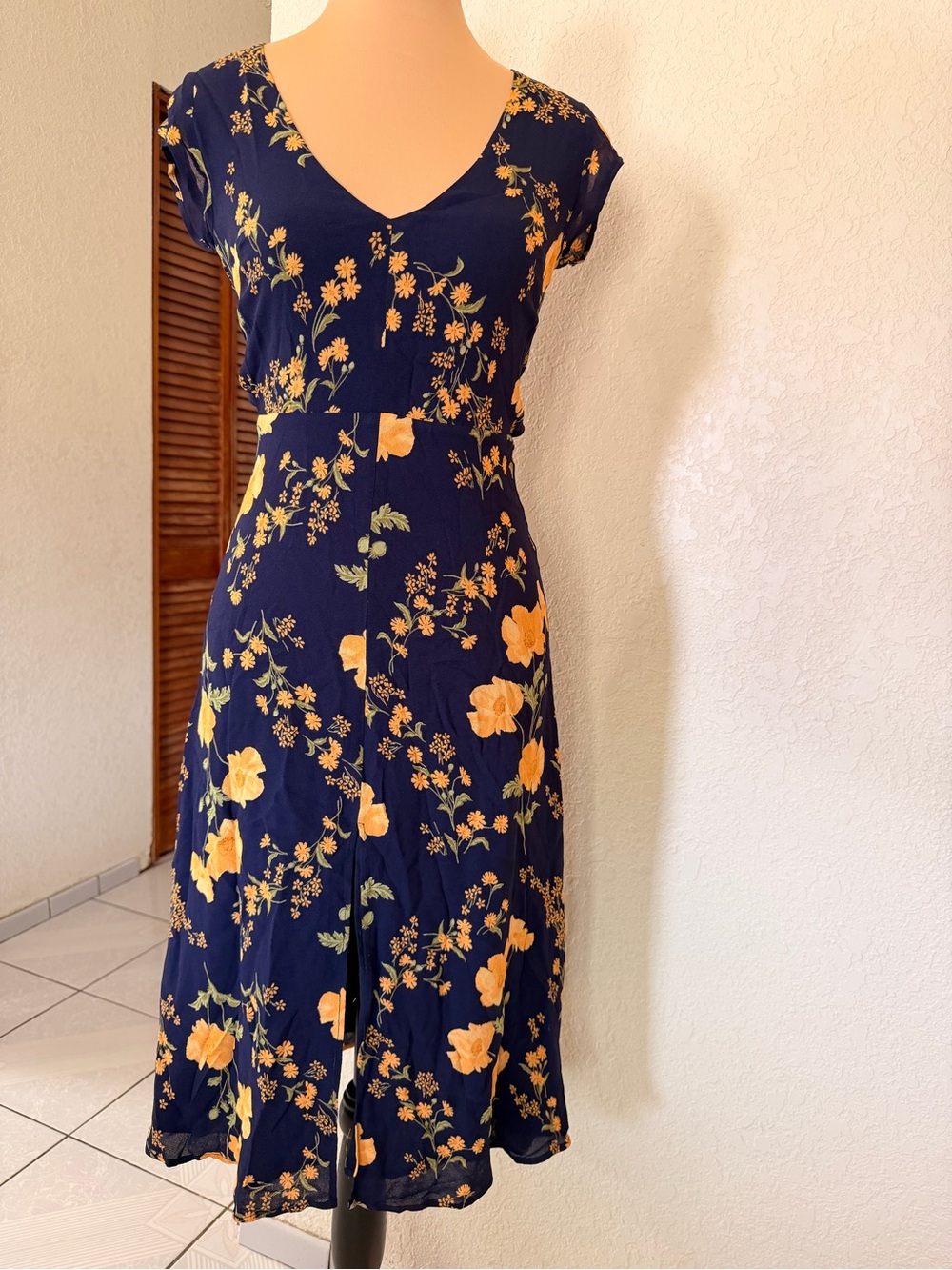 Reformation Wellfleet dress features a Bernadette floral print sz 4P